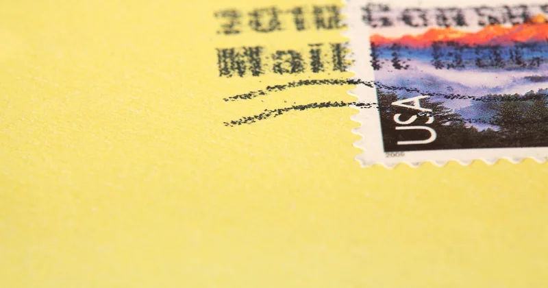 Exceptions : cartes postales, enveloppes à fenêtre et formats carrés